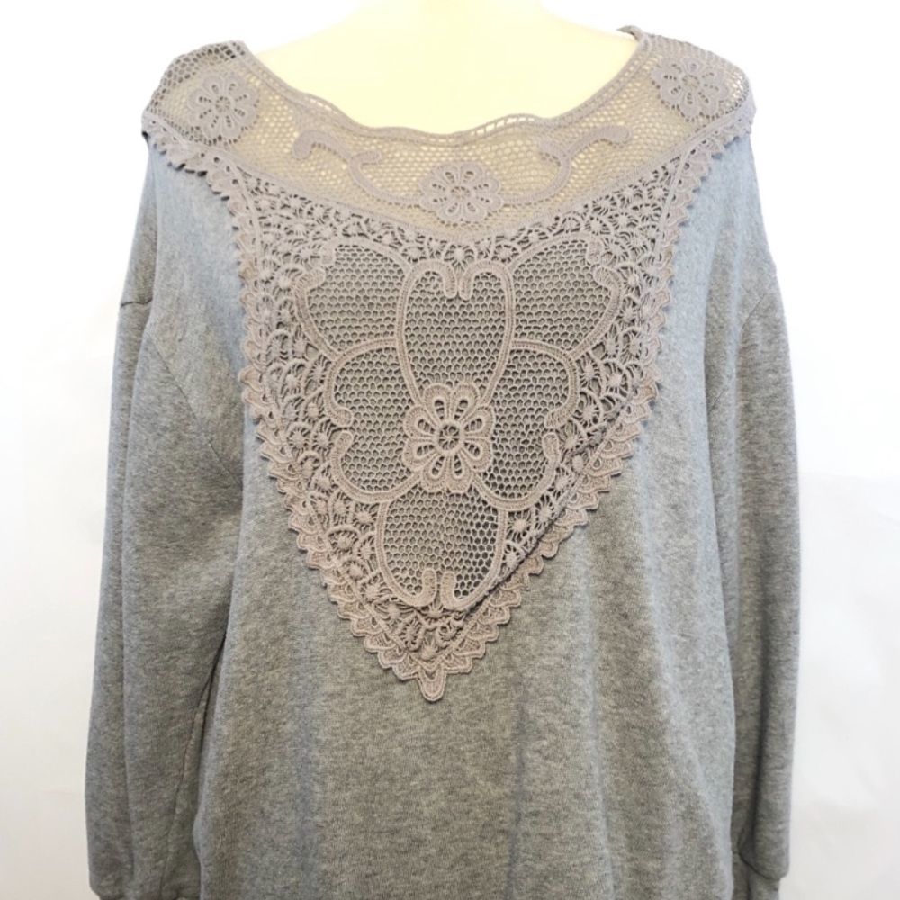 LILIS CLOSET SWEATER SIZE L, GRAY COLOR